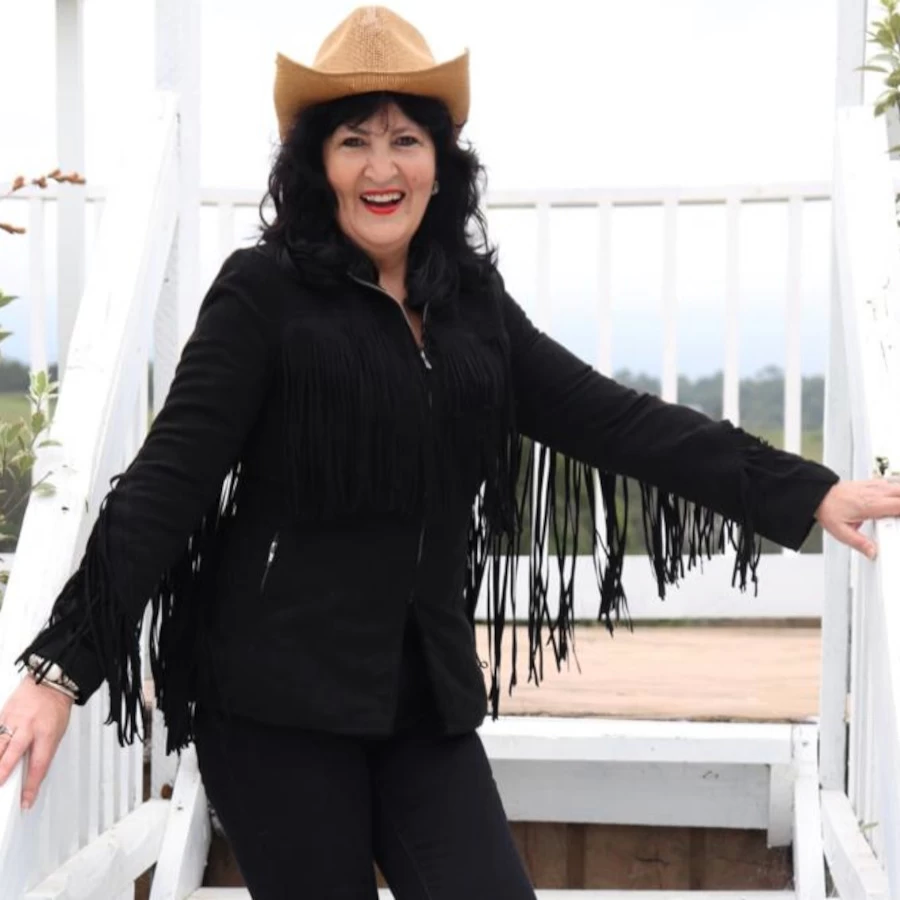 Im from the country by Maritza